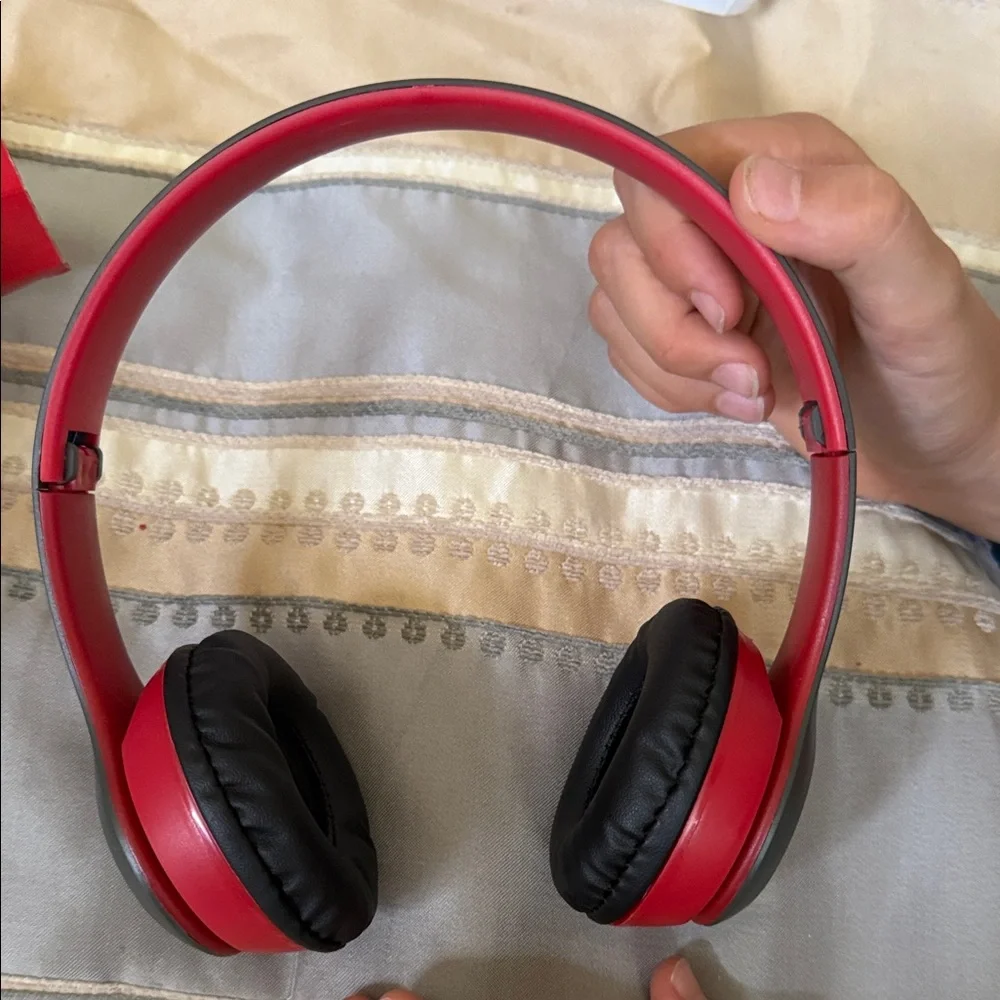 Red Wireless Headphones P47 new with box box has some damage